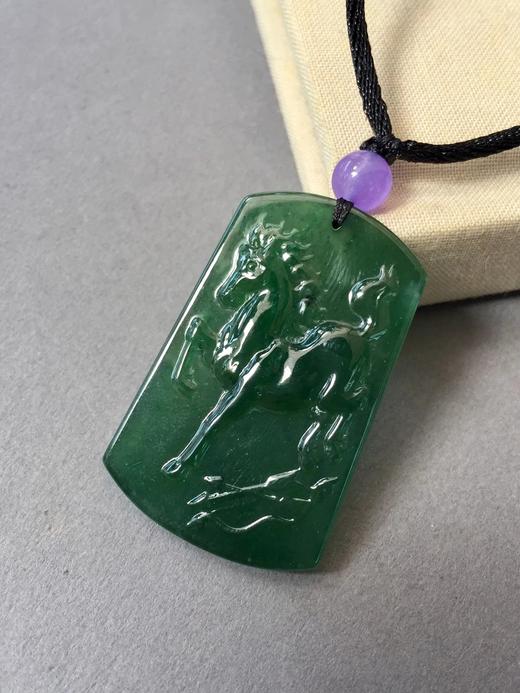 翡翠冰种湖水绿马牌 商品图0
