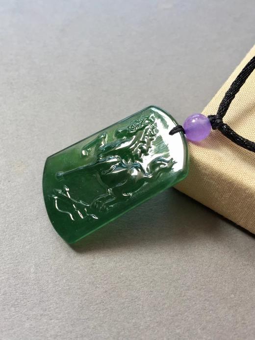 翡翠冰种湖水绿马牌 商品图1