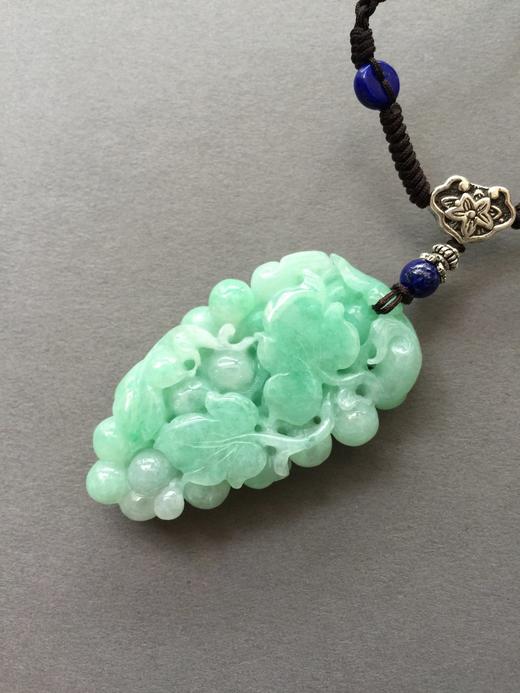 翡翠糯冰种阳绿葡萄 商品图4