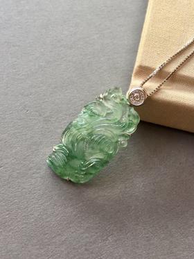 翡翠高冰种飘绿花凤凰