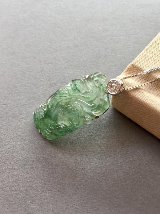 翡翠高冰种飘绿花凤凰 商品图1