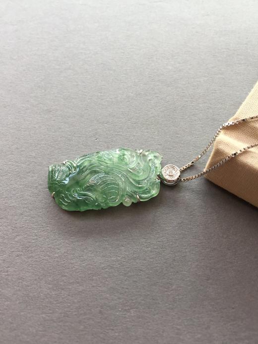 翡翠高冰种飘绿花凤凰 商品图2