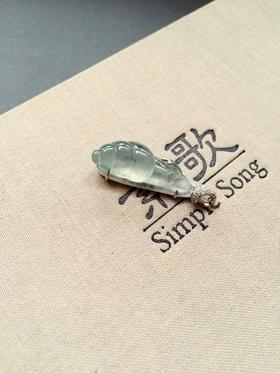 翡翠高冰种飘花蜗牛18k白金钻石镶嵌