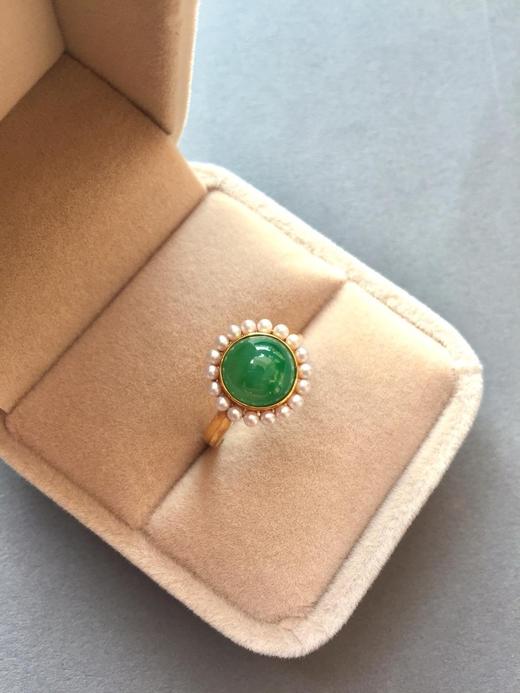 翡翠冰种阳绿蛋面戒指珍珠款18k黄金镶嵌 商品图1
