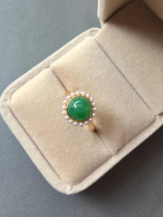 翡翠冰种阳绿蛋面戒指珍珠款18k黄金镶嵌 商品图3