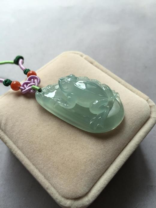 翡翠高冰种淡晴水青蛙呱呱来财 商品图4