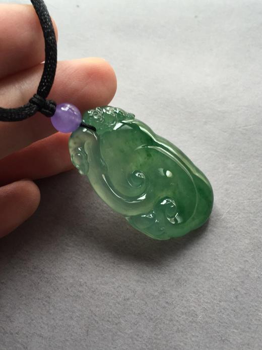 翡翠冰种阳绿厚装大如意 商品图2