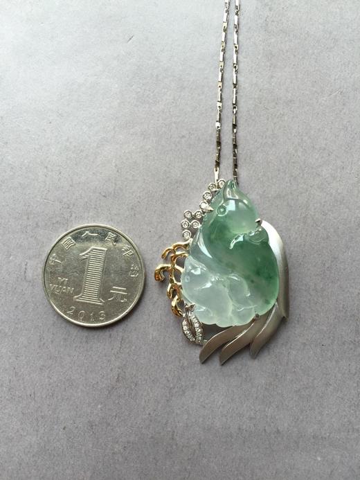 翡翠高冰种飘花母子豚 商品图1