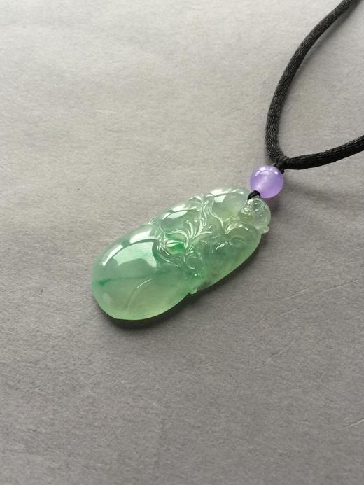 翡翠冰种飘阳绿大桃子金猴捧寿 商品图0