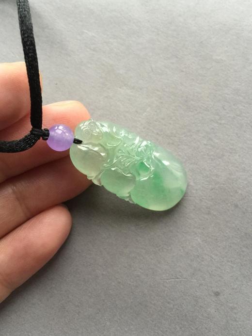 翡翠冰种飘阳绿大桃子金猴捧寿 商品图2