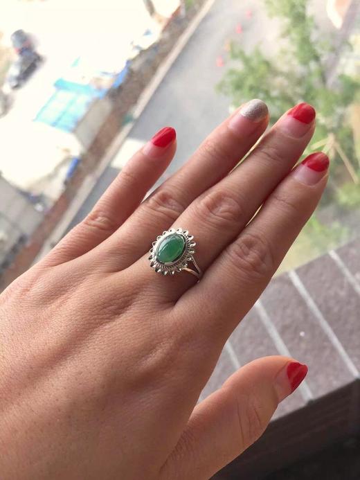 翡翠冰种阳绿蛋面戒指18k白金镶嵌 商品图3