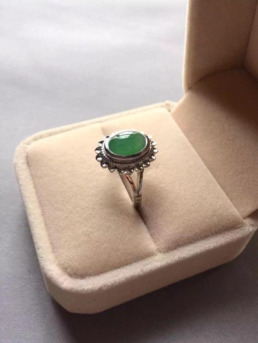 翡翠冰种阳绿蛋面戒指18k白金镶嵌 商品图4