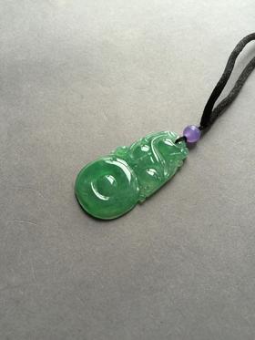 翡翠冰种浅阳绿福在眼前