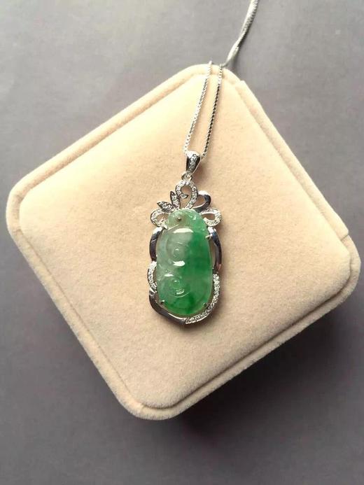 翡翠高冰到玻璃种阳绿如意18k白金钻石镶嵌 商品图4