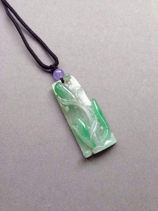 糯种阳绿白底青翡翠玉兰花 商品图0