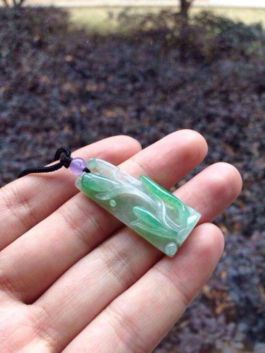 糯种阳绿白底青翡翠玉兰花 商品图2