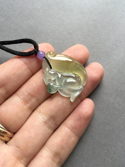 高冰种黄加绿翡翠三彩松鼠 商品图0