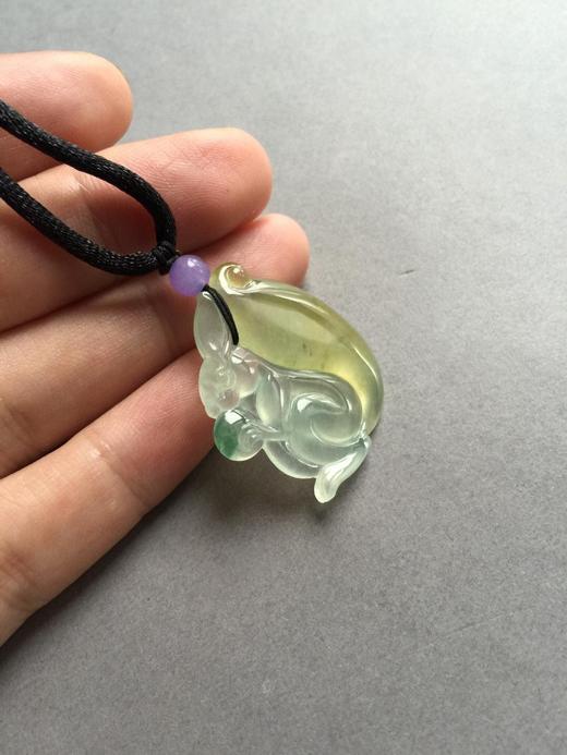 高冰种黄加绿翡翠三彩松鼠 商品图1