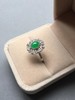 款式别致的冰种阳绿翡翠蛋面戒指18k白金钻石镶嵌 商品缩略图2
