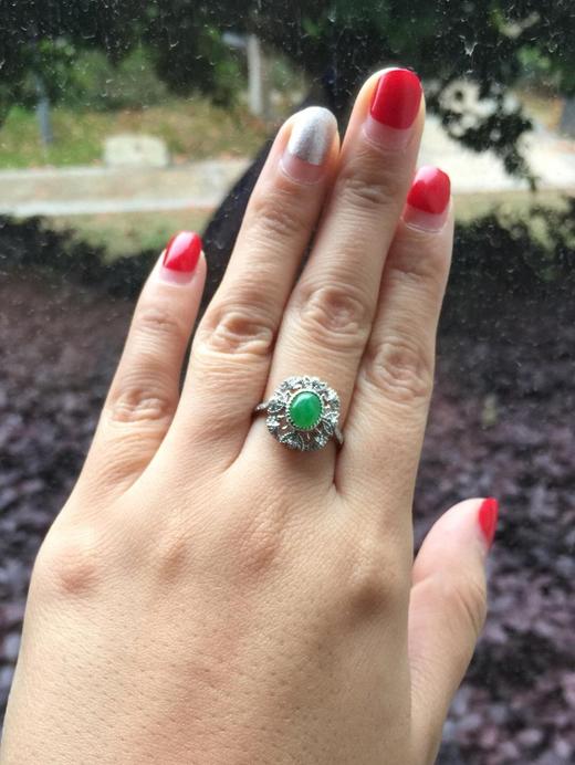 款式别致的冰种阳绿翡翠蛋面戒指18k白金钻石镶嵌 商品图4