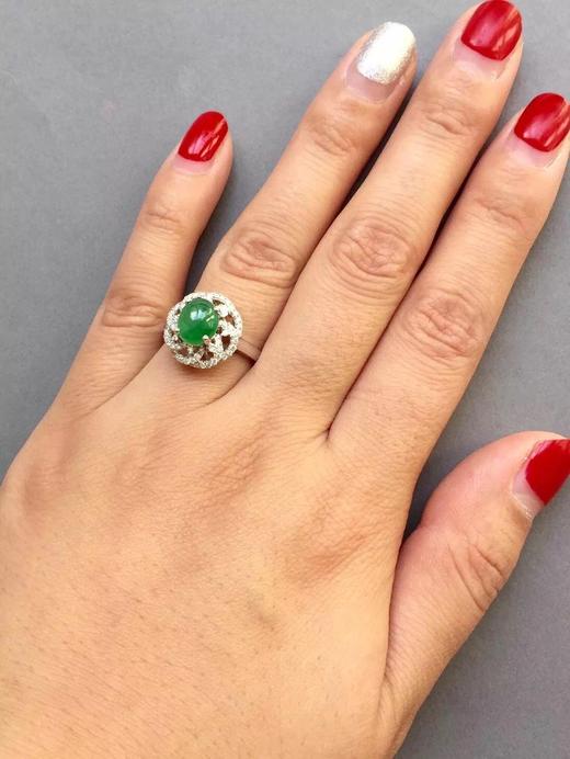 冰种阳绿翡翠蛋面戒指18k白金钻石镶嵌 商品图3