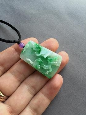 糯种阳绿白底青翡翠山水牌