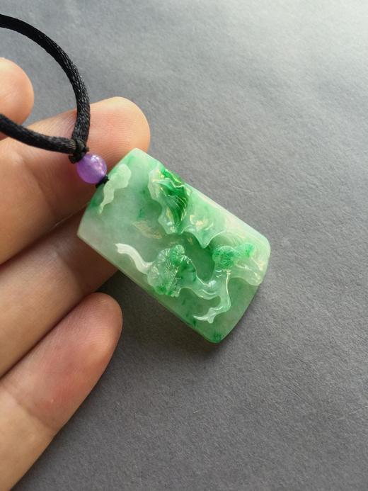 糯种阳绿白底青翡翠山水牌 商品图1