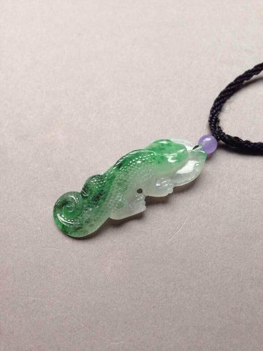 糯冰种阳绿俏色翡翠蜥蜴生生不息 商品图0