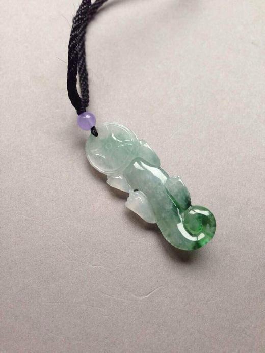 糯冰种阳绿俏色翡翠蜥蜴生生不息 商品图4