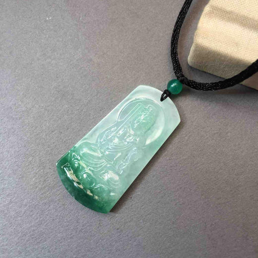 翡翠糯种飘绿不动尊菩萨牌 商品图2