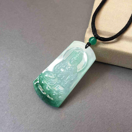 翡翠糯种飘绿不动尊菩萨牌 商品图0