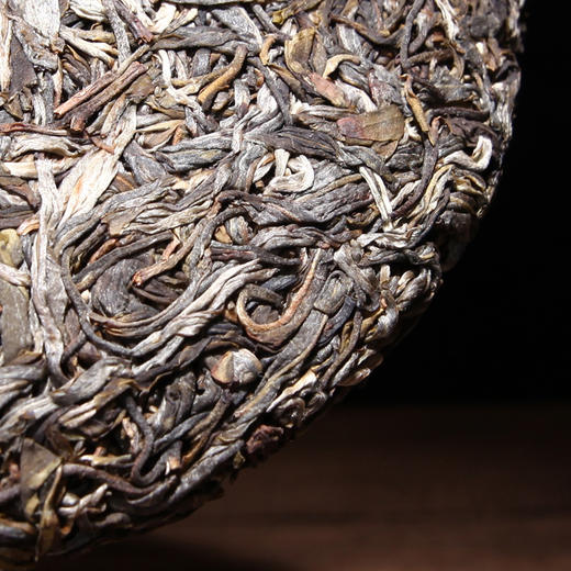 超值口粮茶-吉顺号2017年困鹿山私家古茶园 乌金普洱生茶357g 商品图2