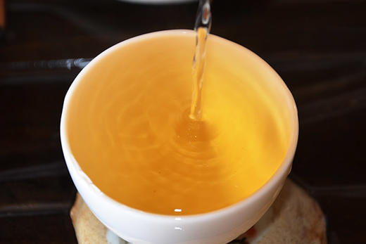 2008年易武纯料古树茶，昆明干仓存储，汤色金黄透亮，汤香质韵 商品图10