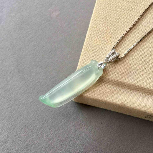 翡翠高冰种淡晴水福瓜 商品图1