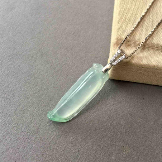 翡翠高冰种淡晴水福瓜 商品图2