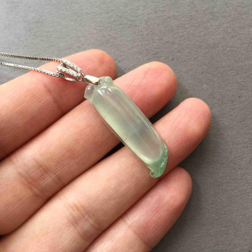 翡翠高冰种淡晴水福瓜 商品图5