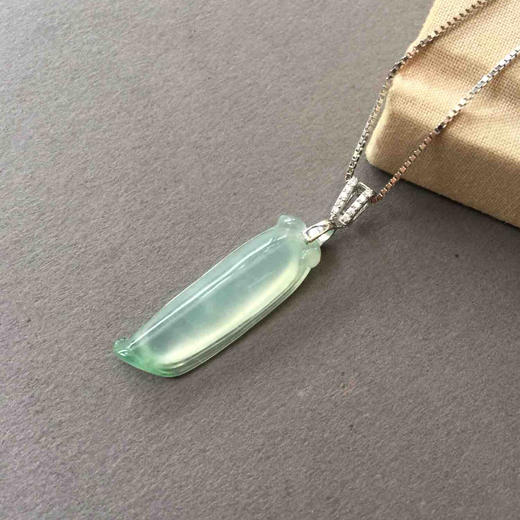 翡翠高冰种淡晴水福瓜 商品图0