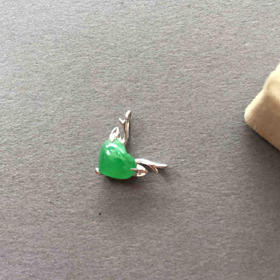 冰种阳绿翡翠鹿18k白金镶嵌