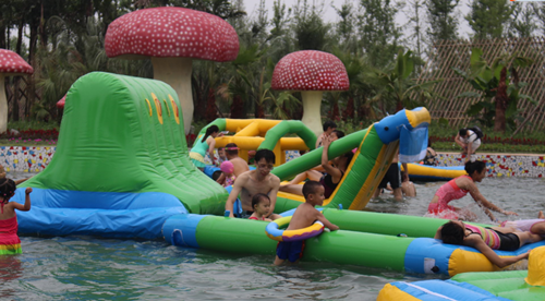 枝繁叶茂的芭蕉 曲径通幽,柳暗花明 6岁以下须家长陪同 水上冲冲冲