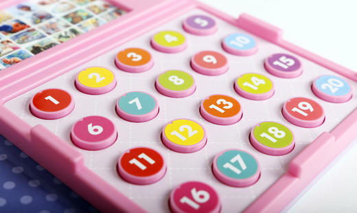 玛蒂娜英语学习发声词典  3-6岁 真正英式发音 500个基础词汇 学英语 欧洲经典英文发声玩具 商品图1