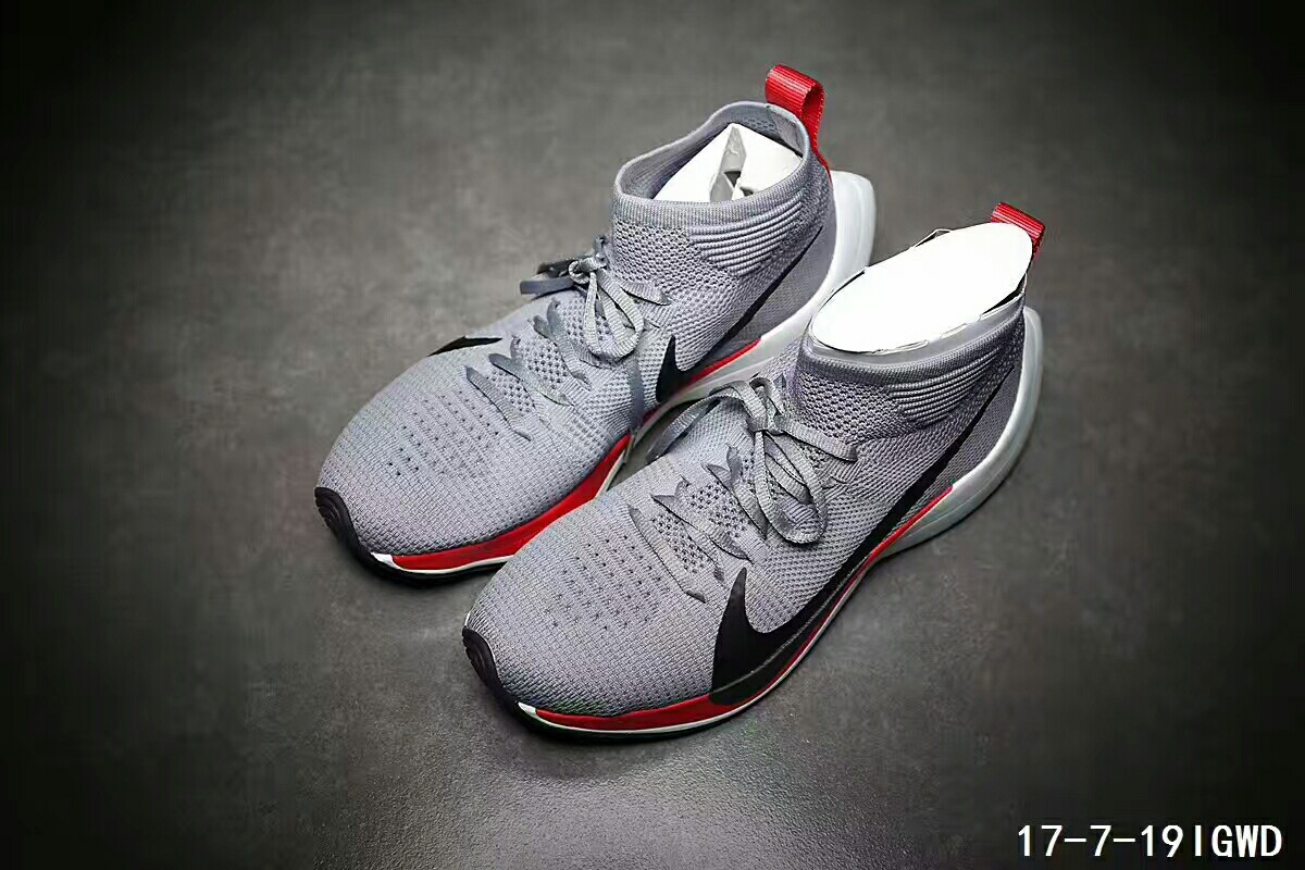 耐克nike zoom vaporfly elite 採用數十年來專業跑鞋