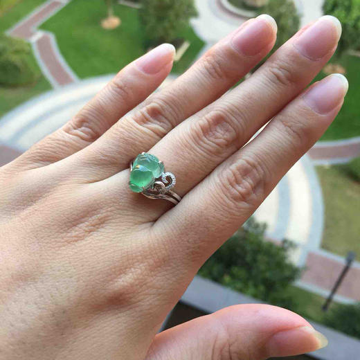 翡翠高冰种浅阳绿三足金蟾戒指18k白金钻石镶嵌 商品图8