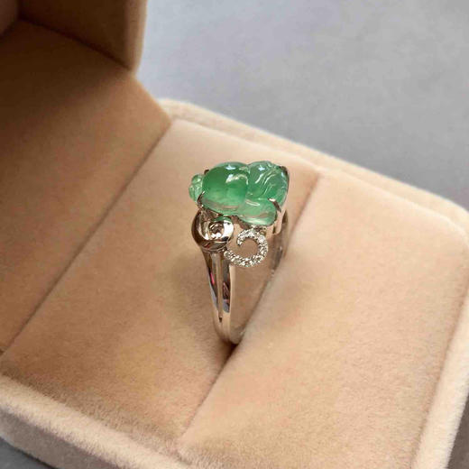 翡翠高冰种浅阳绿三足金蟾戒指18k白金钻石镶嵌 商品图4