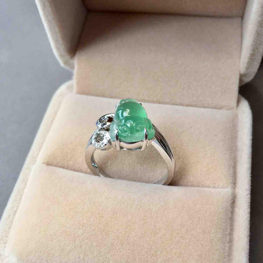 翡翠高冰种浅阳绿三足金蟾戒指18k白金钻石镶嵌 商品图3