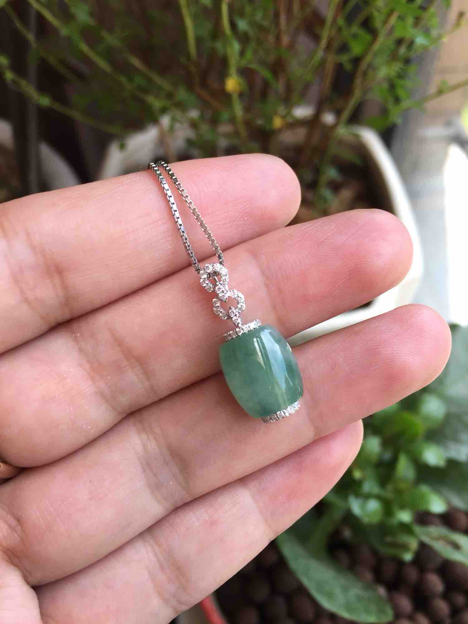 设计师款冰种晴水飘花翡翠路路通鼓珠18k白金钻石镶嵌