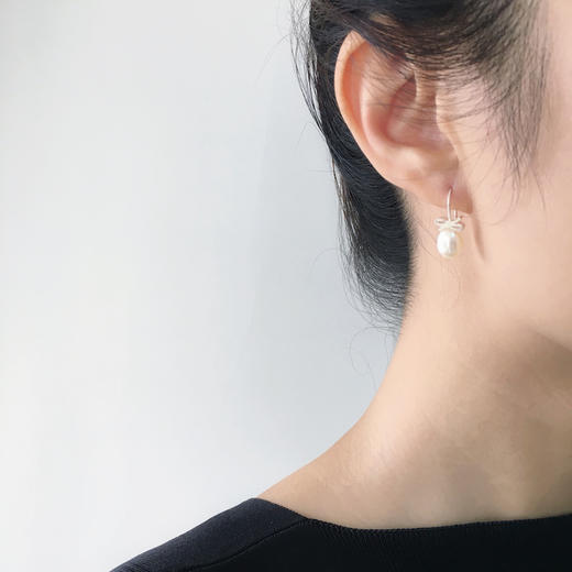 北京仓｜Petra Dömling-Sinuosite-Akoya珍珠 耳环［德国设计师］ 商品图1