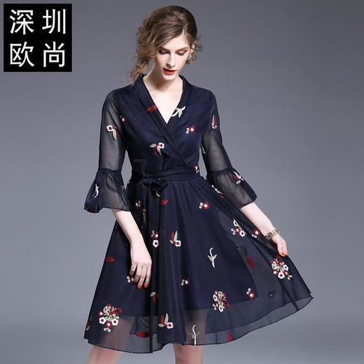 【连衣裙】。新款欧美品牌喇叭袖重工刺绣女装连衣裙 商品图0