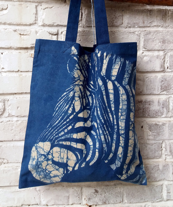 蜡染斑马挎包定制善本源