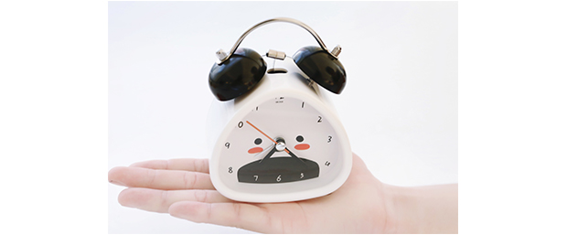 三年二班可爱表情金属闹钟床头静音小闹铃学生创意台钟数字闹表