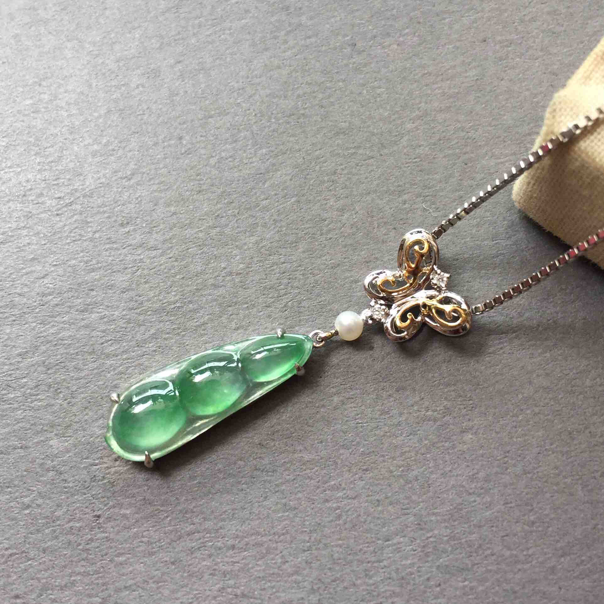 冰种飘阳绿翡翠福豆吊坠18k白金钻石镶嵌